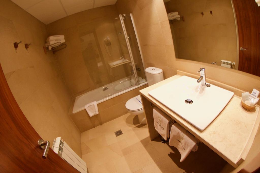 Hotel Santa Cristina Petit Spa Canfranc Bagian luar foto